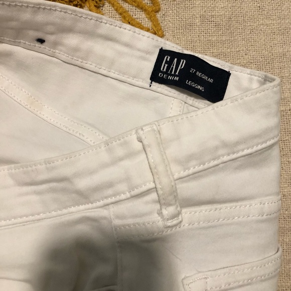 Gap brand white denim stretchy jeans . Size 27 regular. - Picture 4 of 5